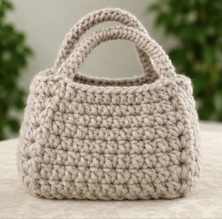 Chunky crochet handbag